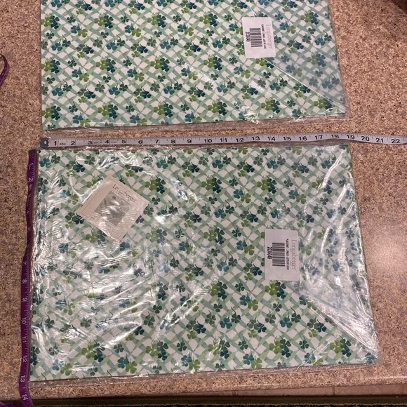 NIP 4 Fabric Placemats Shamrock Lots of Luck (2 Packages of 2 in Each Package) - Picture 6 of 12